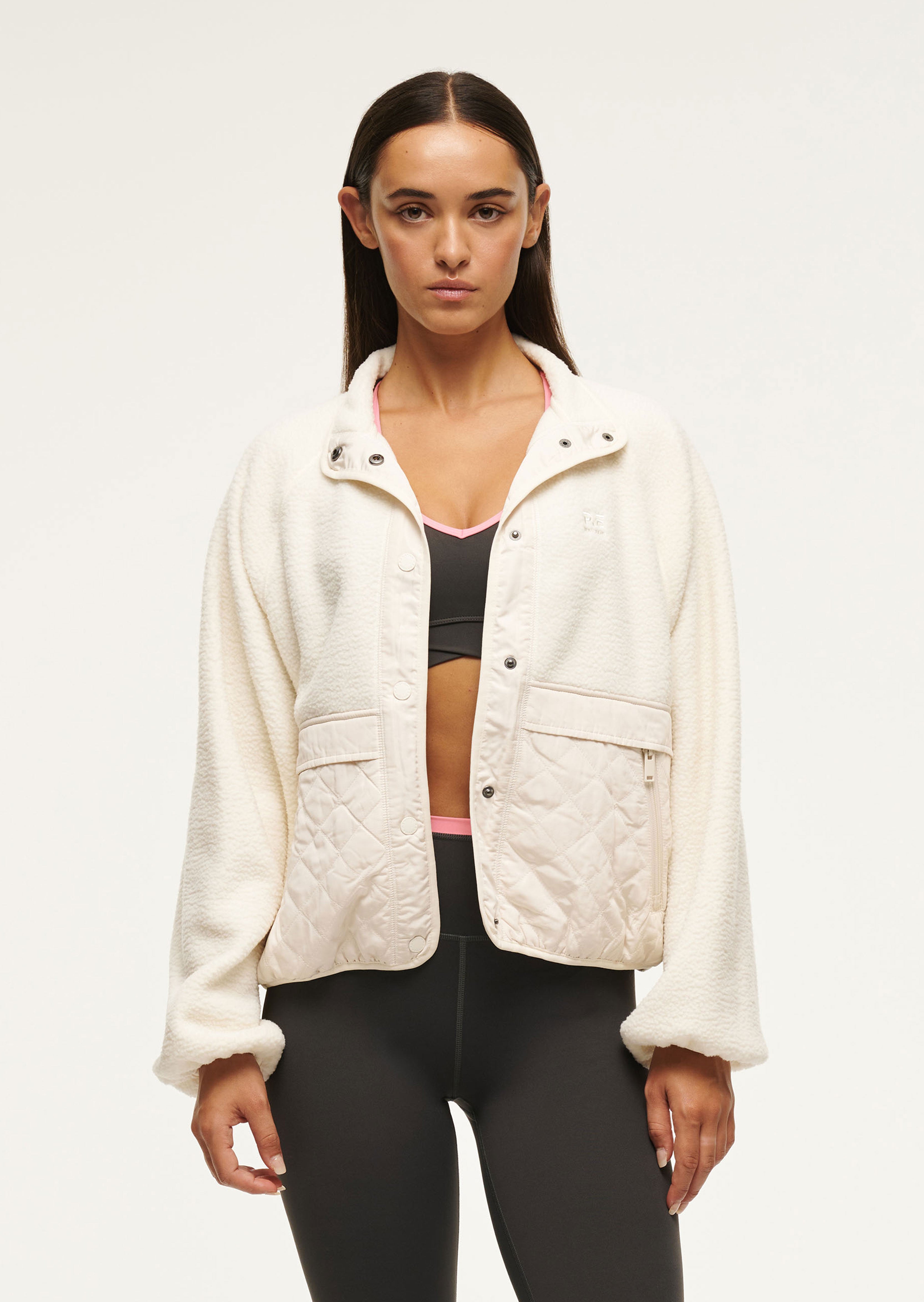 244J262_WHISPERWHITE-004-CROP_1