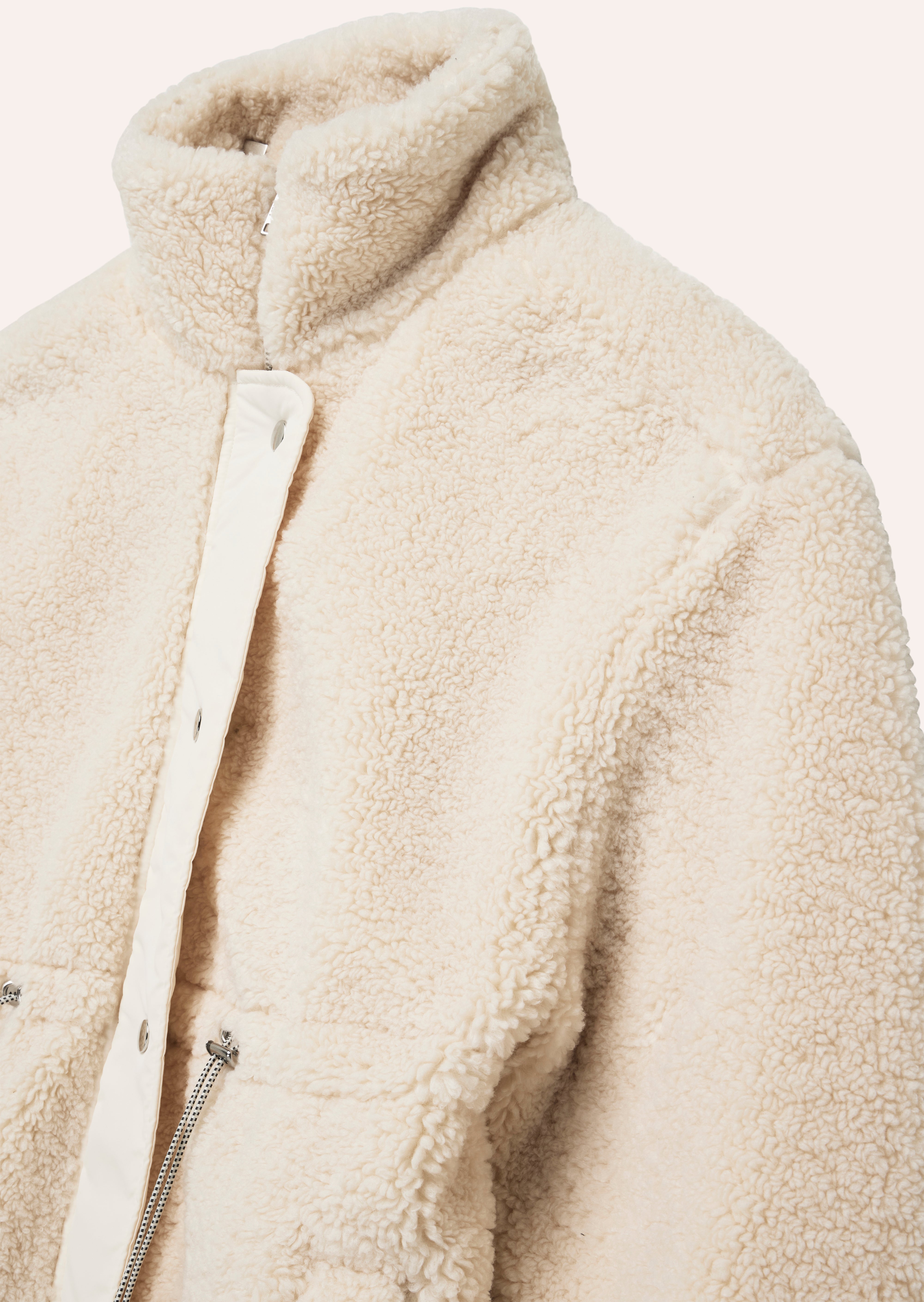 251J148_WHISPER+WHITE_03_1