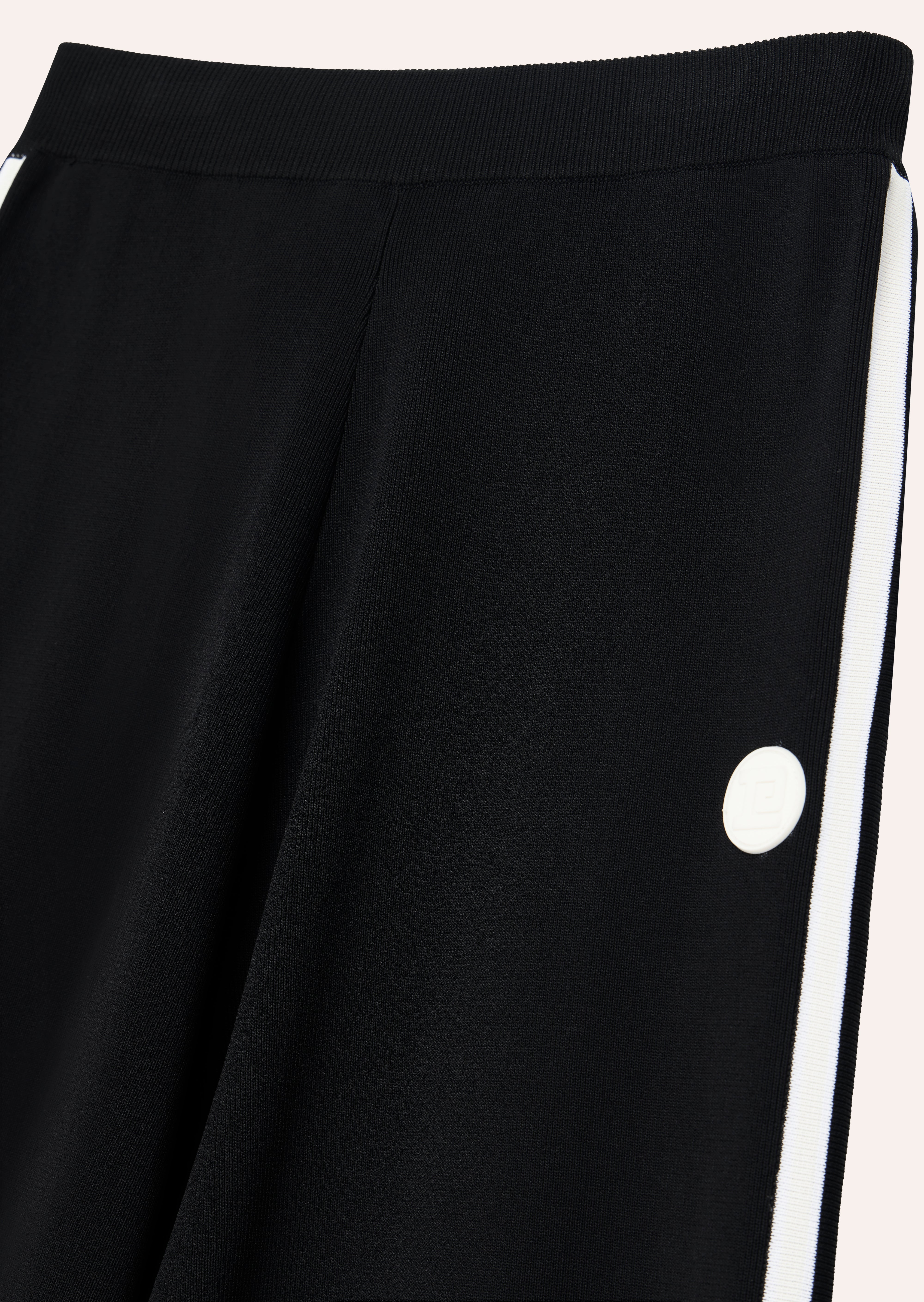 251KP064-BLACK__02_1