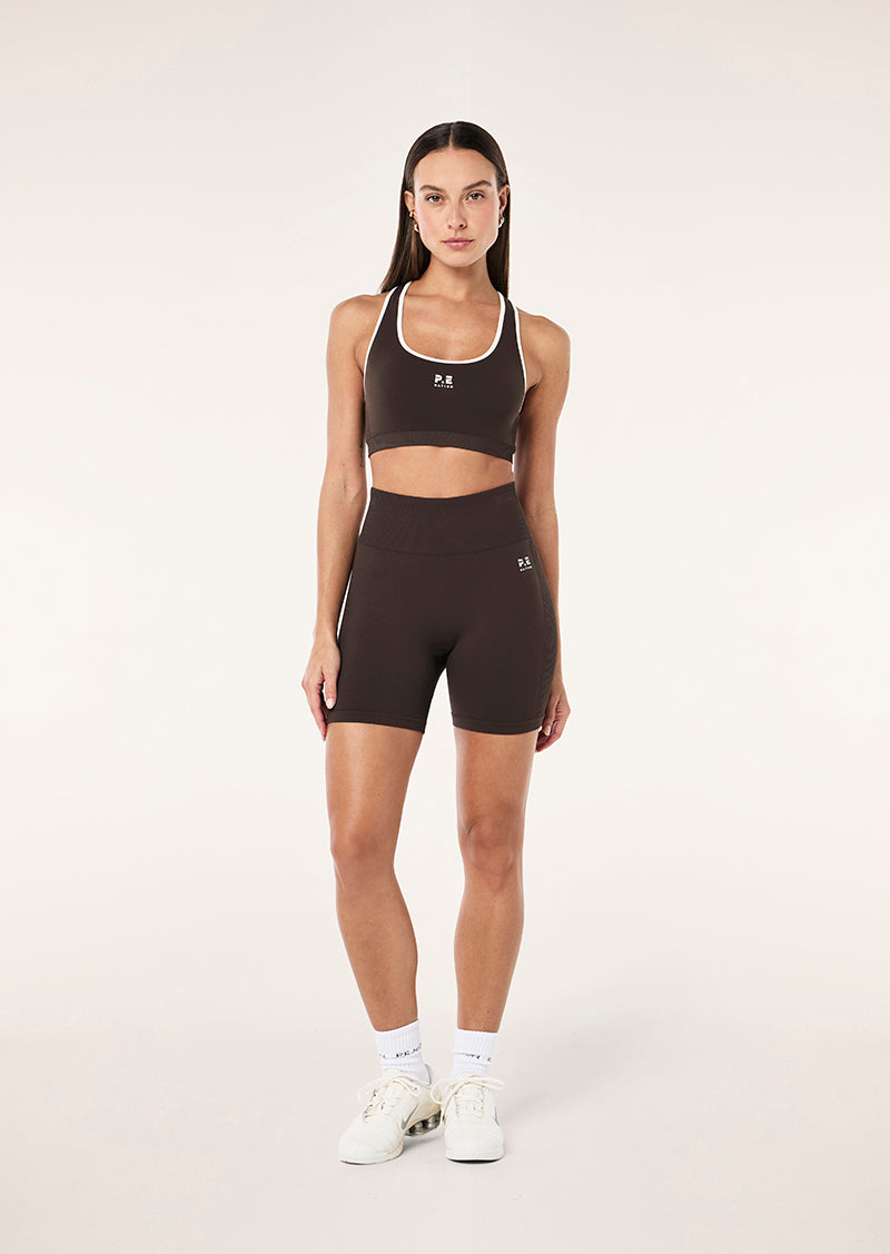 ADAPTION SEAMLESS SPORTS BRA IN COFFEE & WHISPER WHITE BY P.E NATION, WOMEN'S ATHLEISURE SPORTS BRA