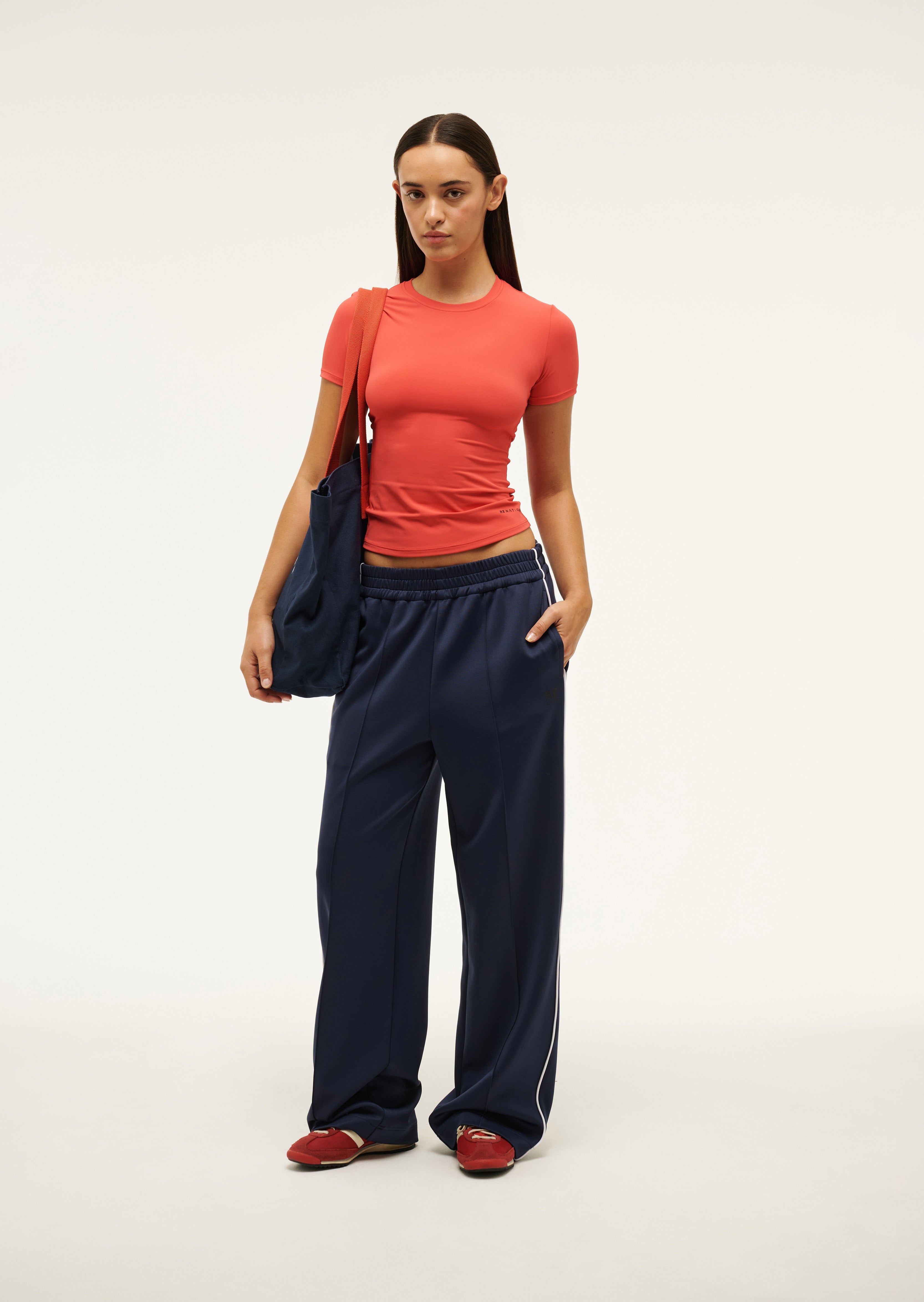 DEFINITIONTOTE_244A326_DARKNAVY-004_1