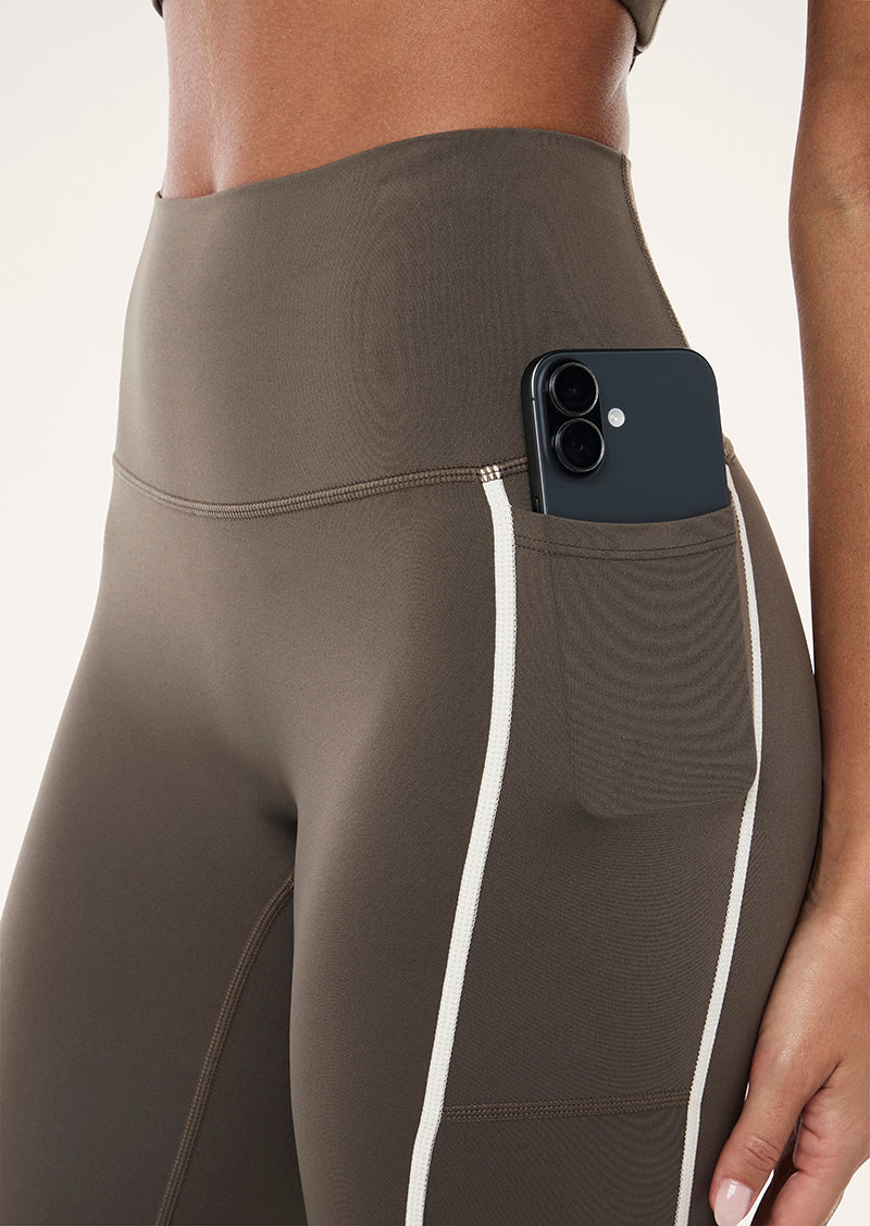 DYNAMIC FULL LENGTH LEGGING IN MAJOR BROWN AND WHISPER WHITE BY P.E NATION, WOMEN'S ATHLEISURE LEGGINGS