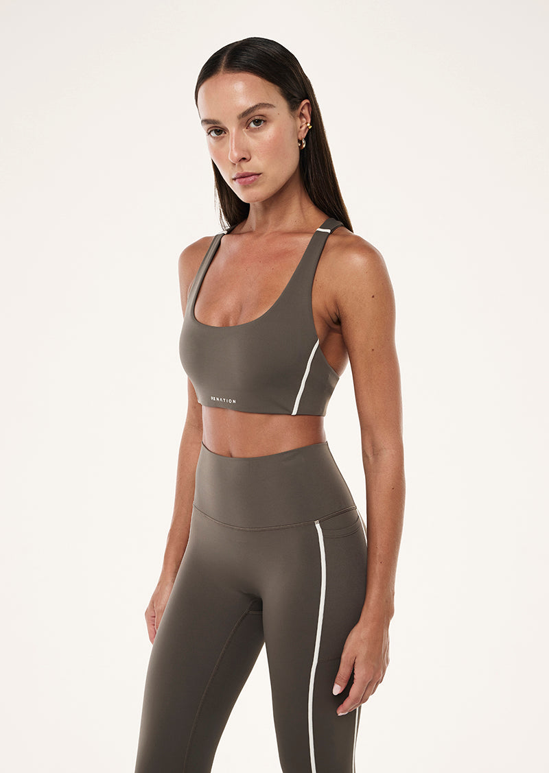DYNAMIC SPORTS BRA IN MAJOR BROWN BY P.E NATION, WOMEN'S ATHLEISURE SPORTS BRAS