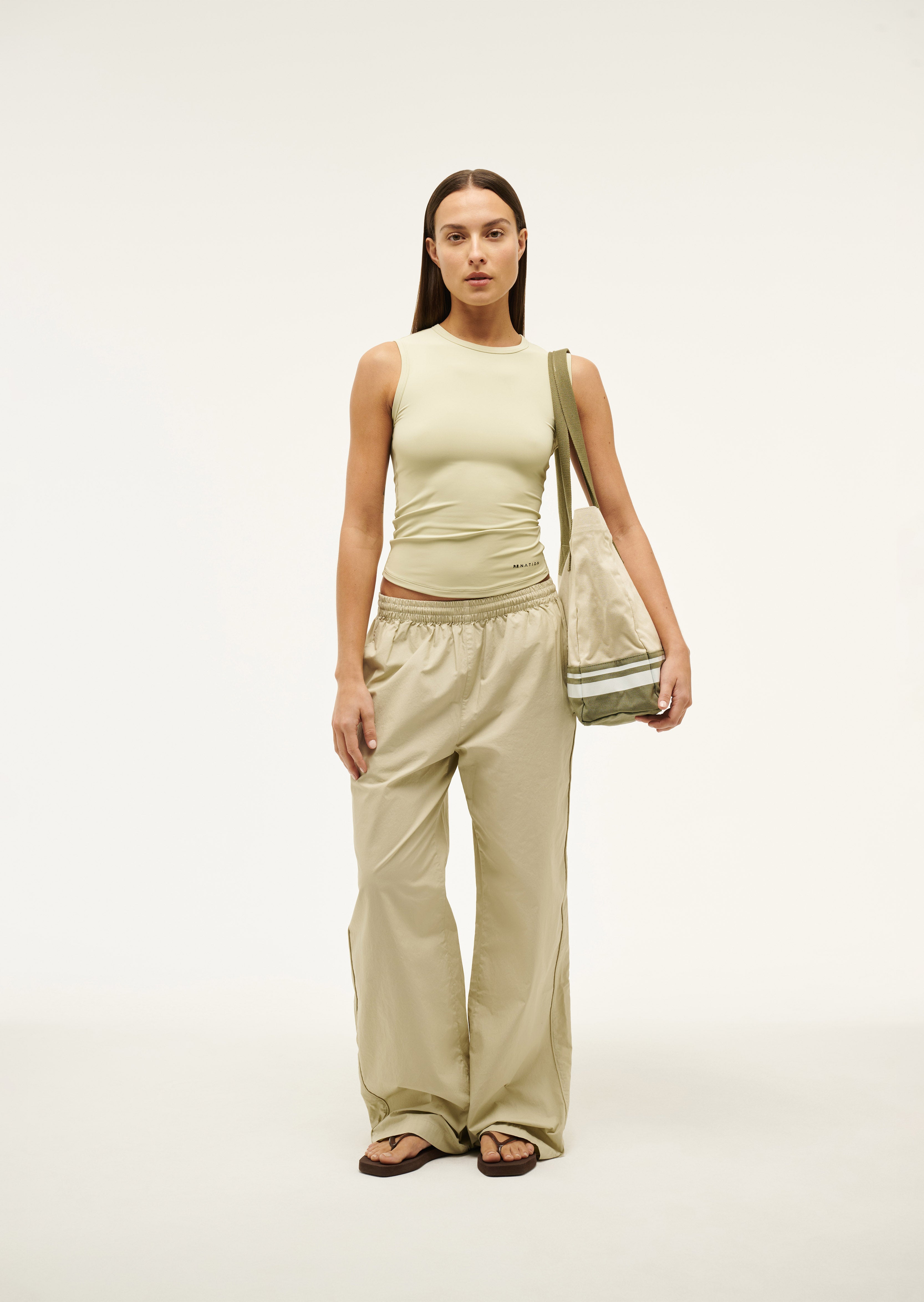 ELSEWHERETOTE_244A329_OVERCAST-001_1