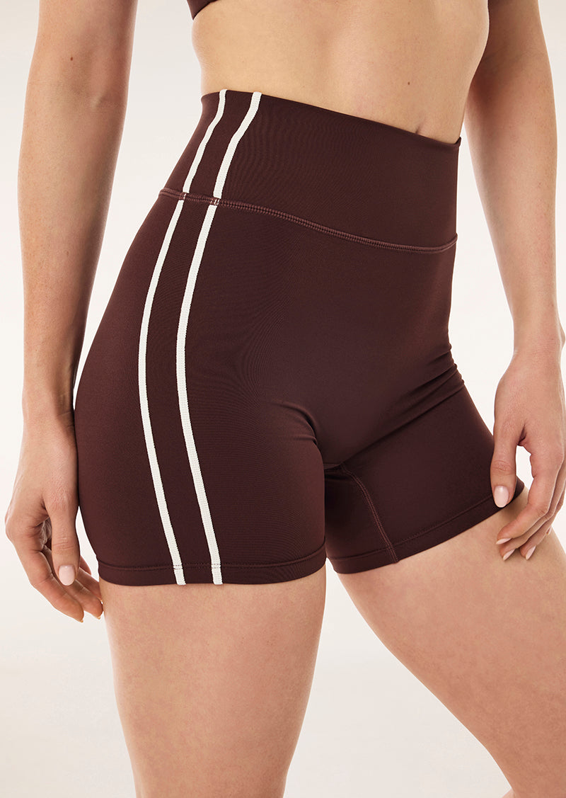 ESSENCE 5" BIKE SHORT IN MAHOGANY & WHISPER WHITE