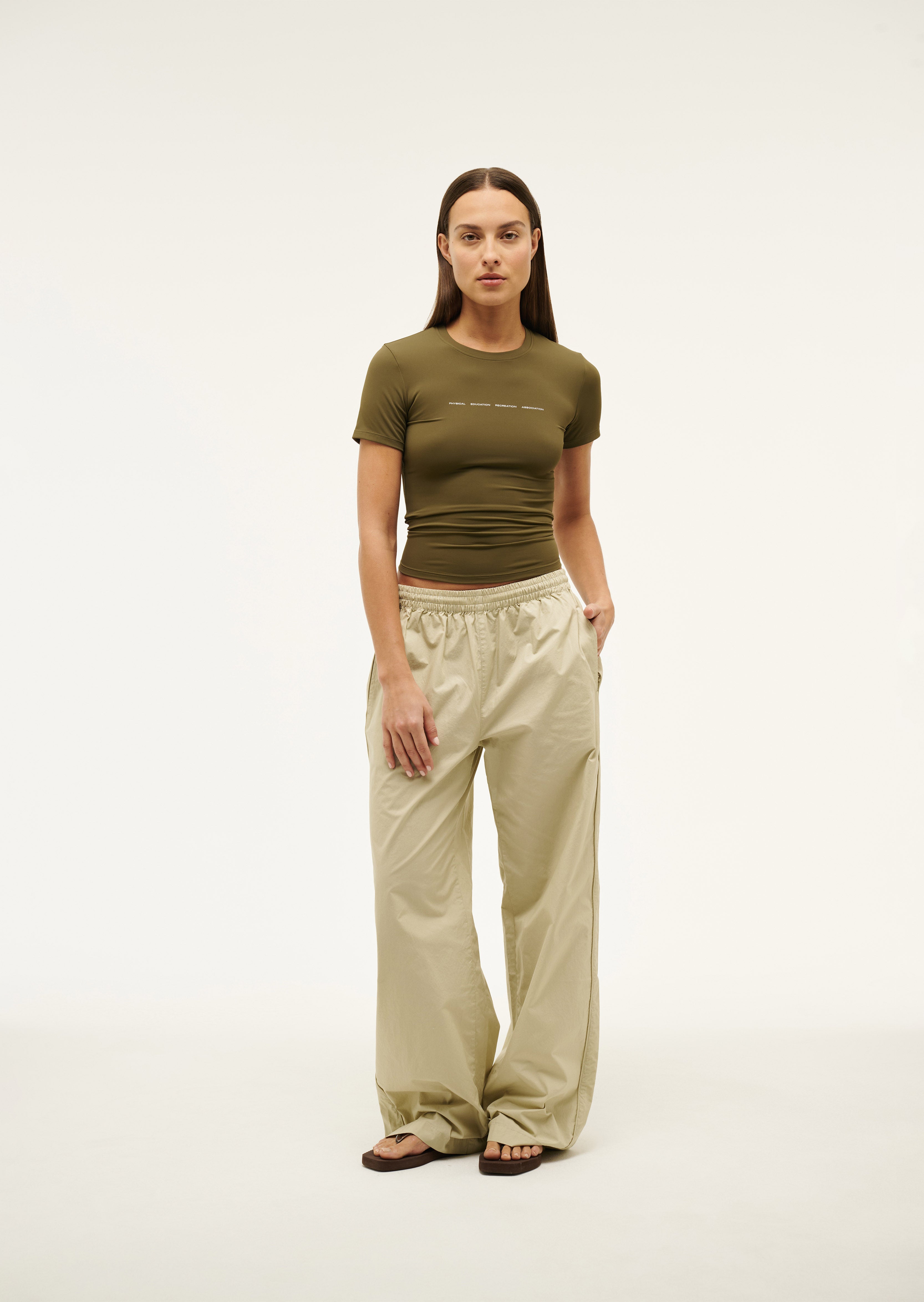 FOUNDATIONSSTEE_243T257_KHAKI-005_1