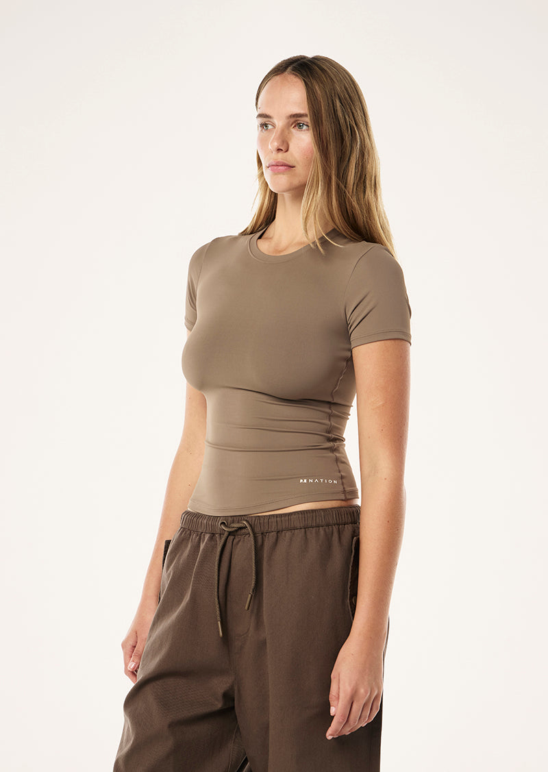 FOUNDATION SHORT SLEEVE TEE IN WALNUT BY P.E NATION, WOMENS ACTIVE TEE BROWN