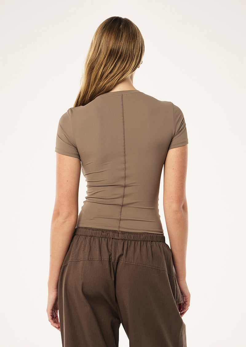 FOUNDATION SHORT SLEEVE TEE IN WALNUT BY P.E NATION, WOMENS ACTIVE TEE BROWN