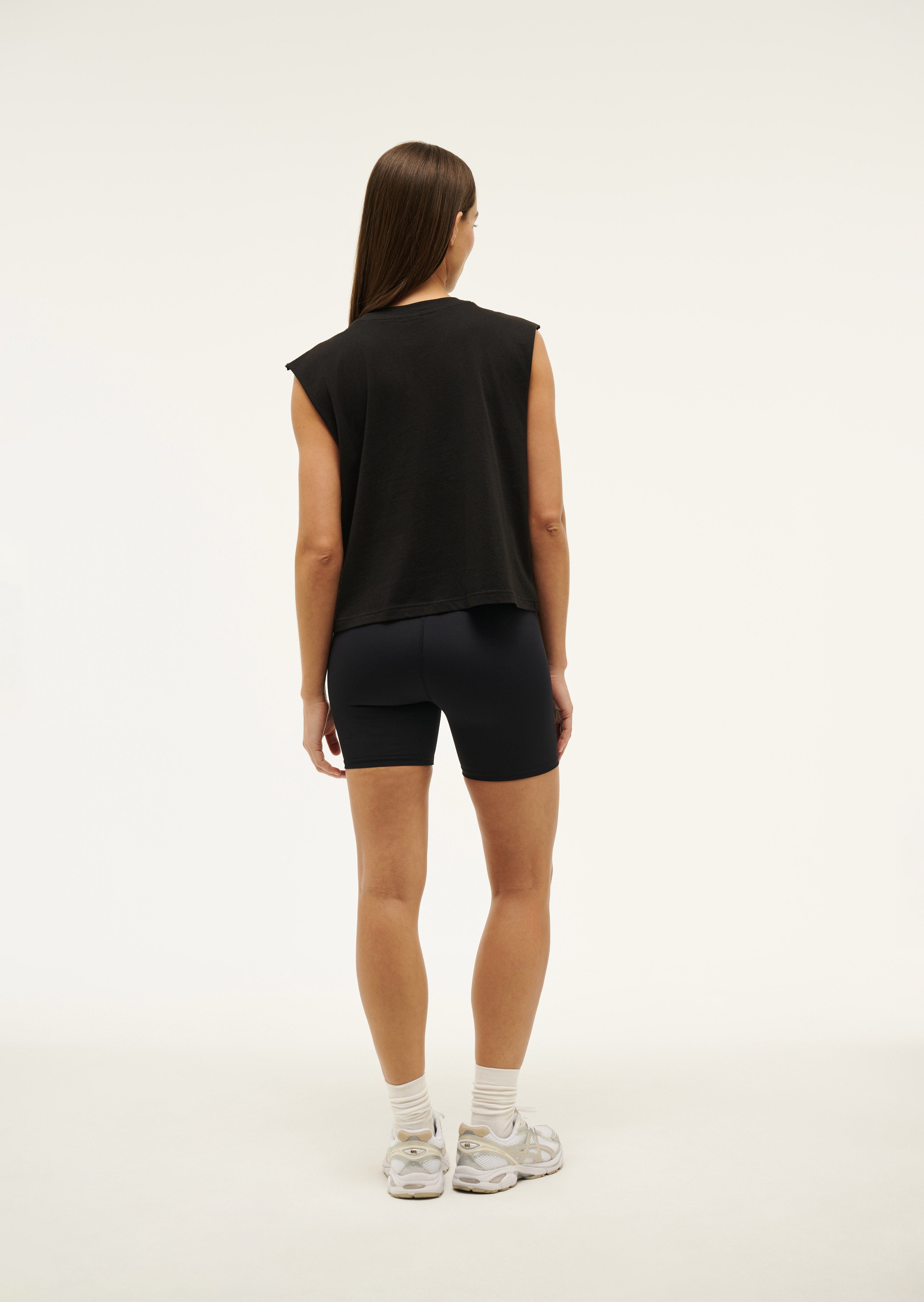 FULLOUTTANK_244W434_BLACK-013_1