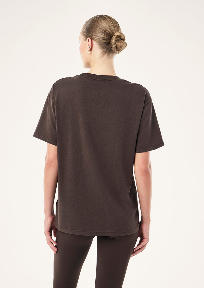 HEADS UP TEE IN COFFEE & MARINA BLUE