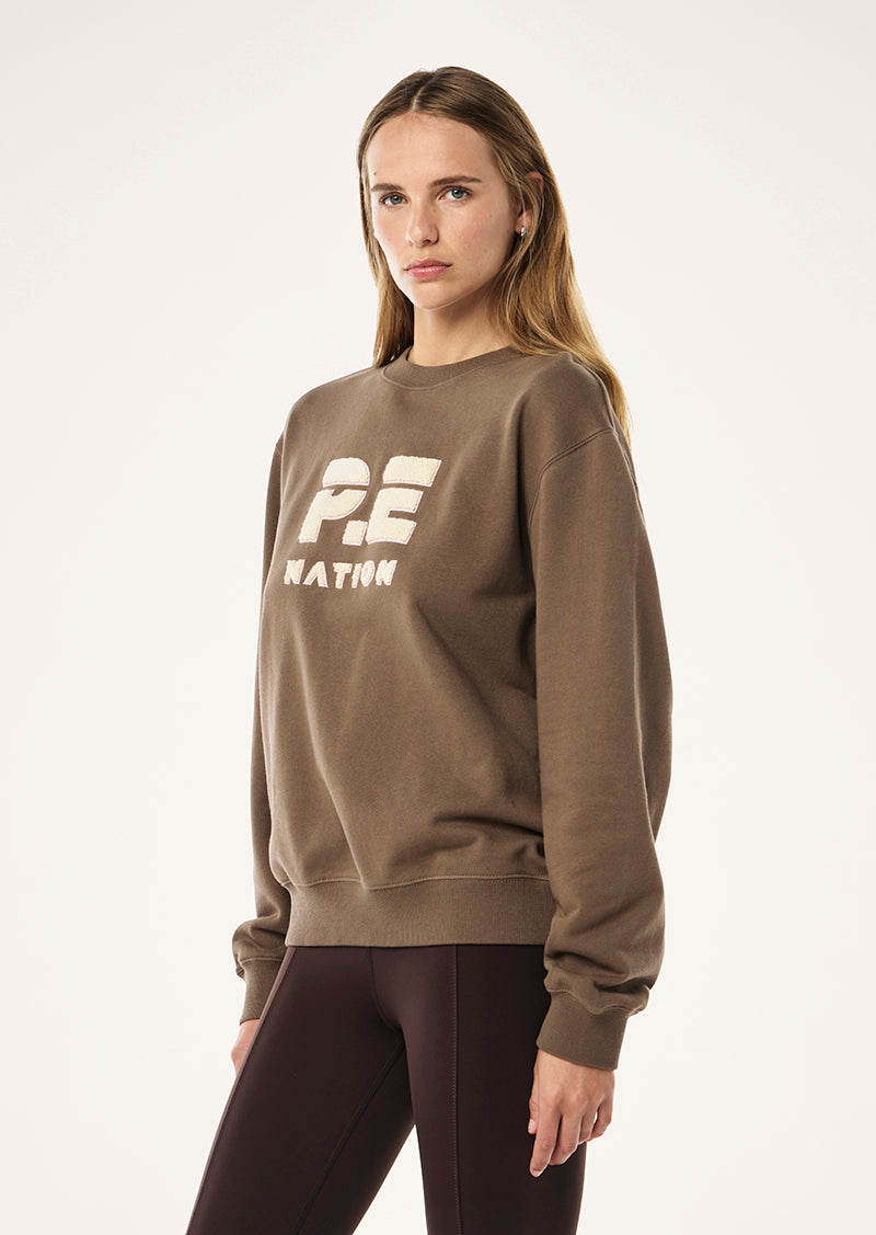 HEADS UP BOUCLE SWEAT IN WALNUT BY P.E NATION, WOMENS ATHLEISURE GRAPHIC SWEATSHIRT BROWN