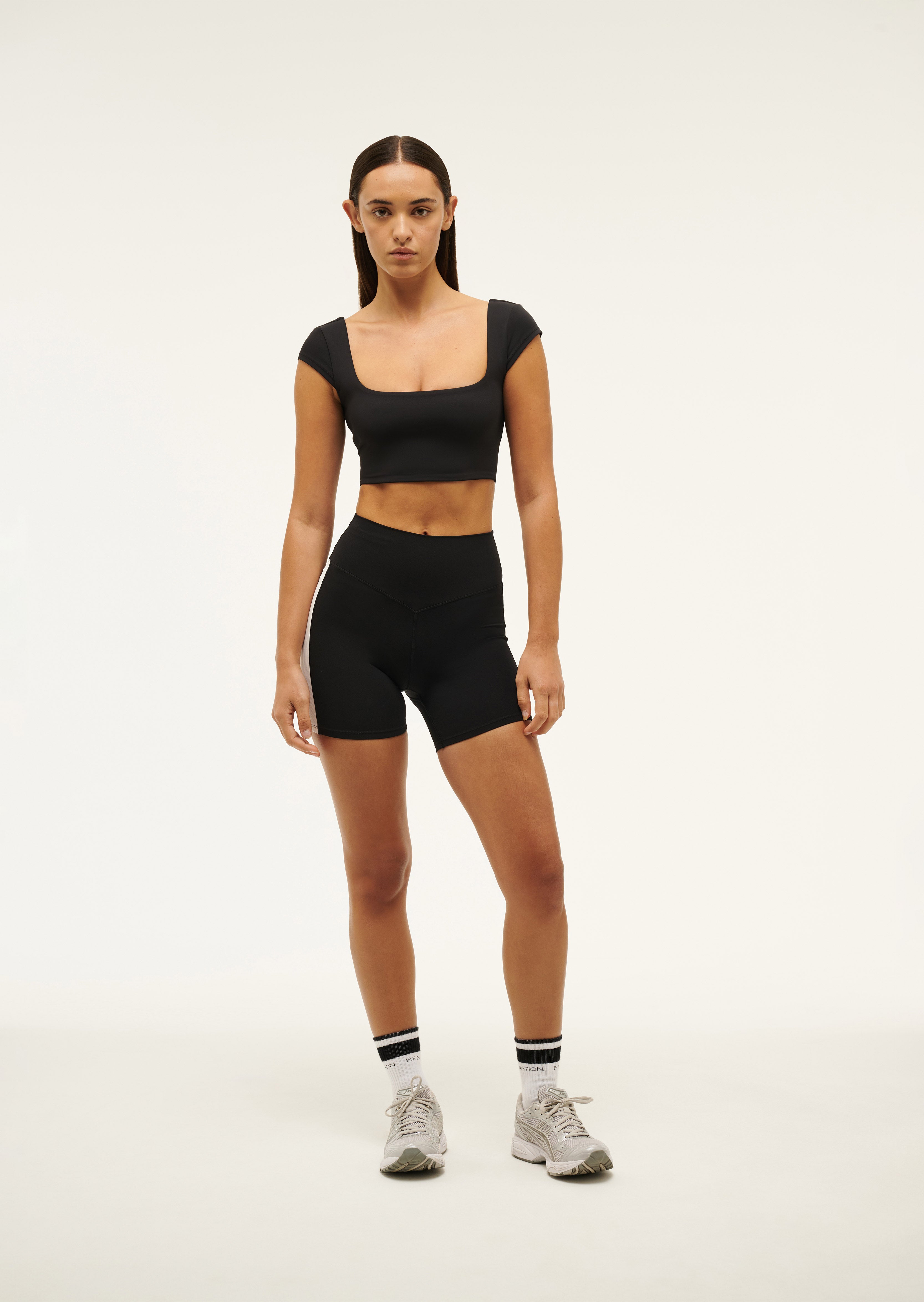 MAGNITUDETANK_244C216_BLACK-027_1