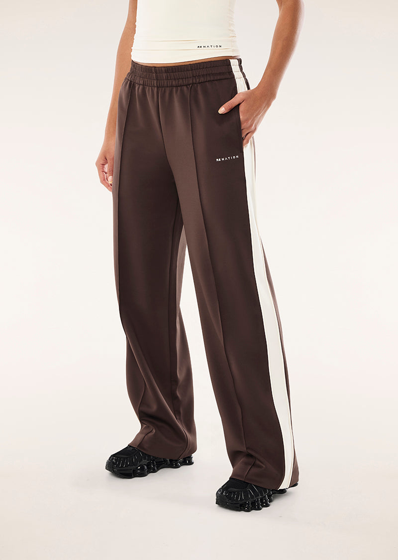 MAN DOWN TRACKPANT IN COFFEE