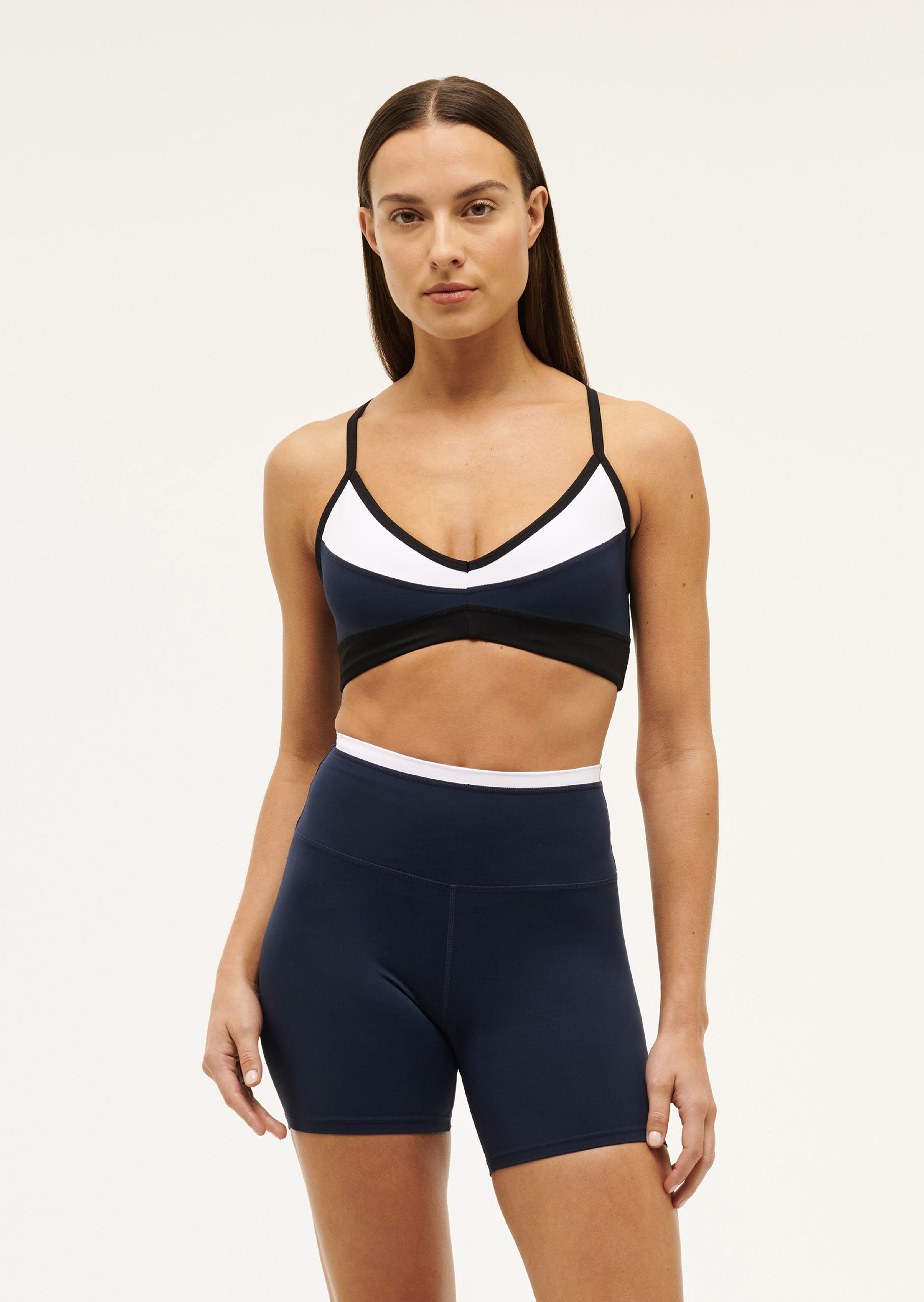 OVERLAND2SPORTSBRA_243C323_DARKNAVY-004-CROP_1