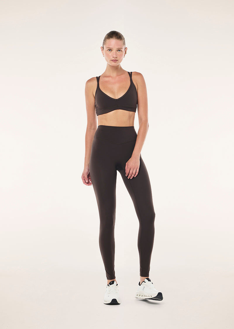 PARAMOUNT+SPORTS+BRA_261C182_COFFEE-03_1