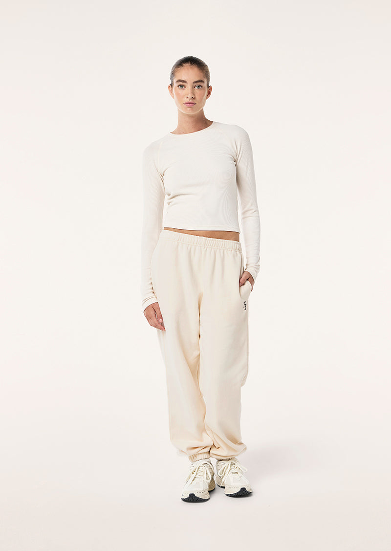 RADAR-TRACKPANT_251P182_WHISPER-WHITE_002_1