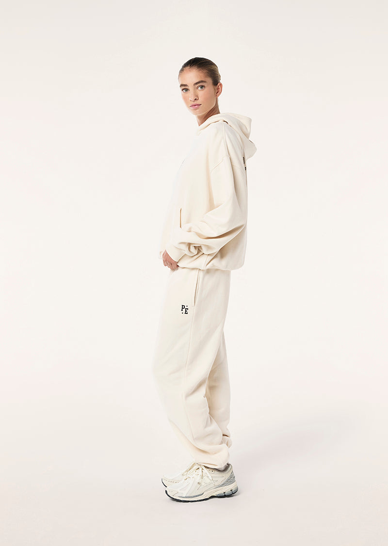 RADAR+HODDIE_251H177_WHISPER+WHITE_011_1