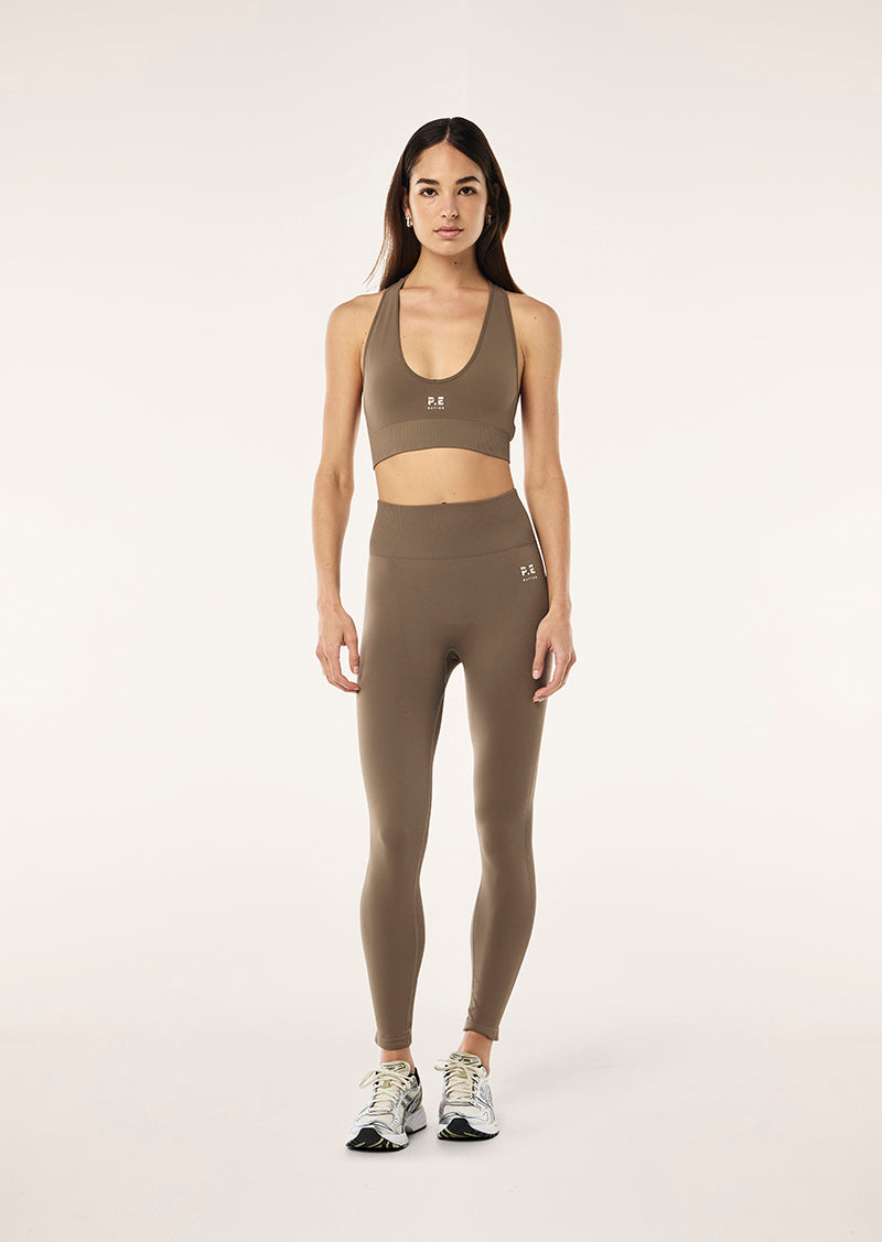RESTORE SEAMLESS V NECK SPORTS BRA IN WALNUT BY P.E NATION, WOMENS ACTIVE SPORTS BRA SEAMLESS BROWN