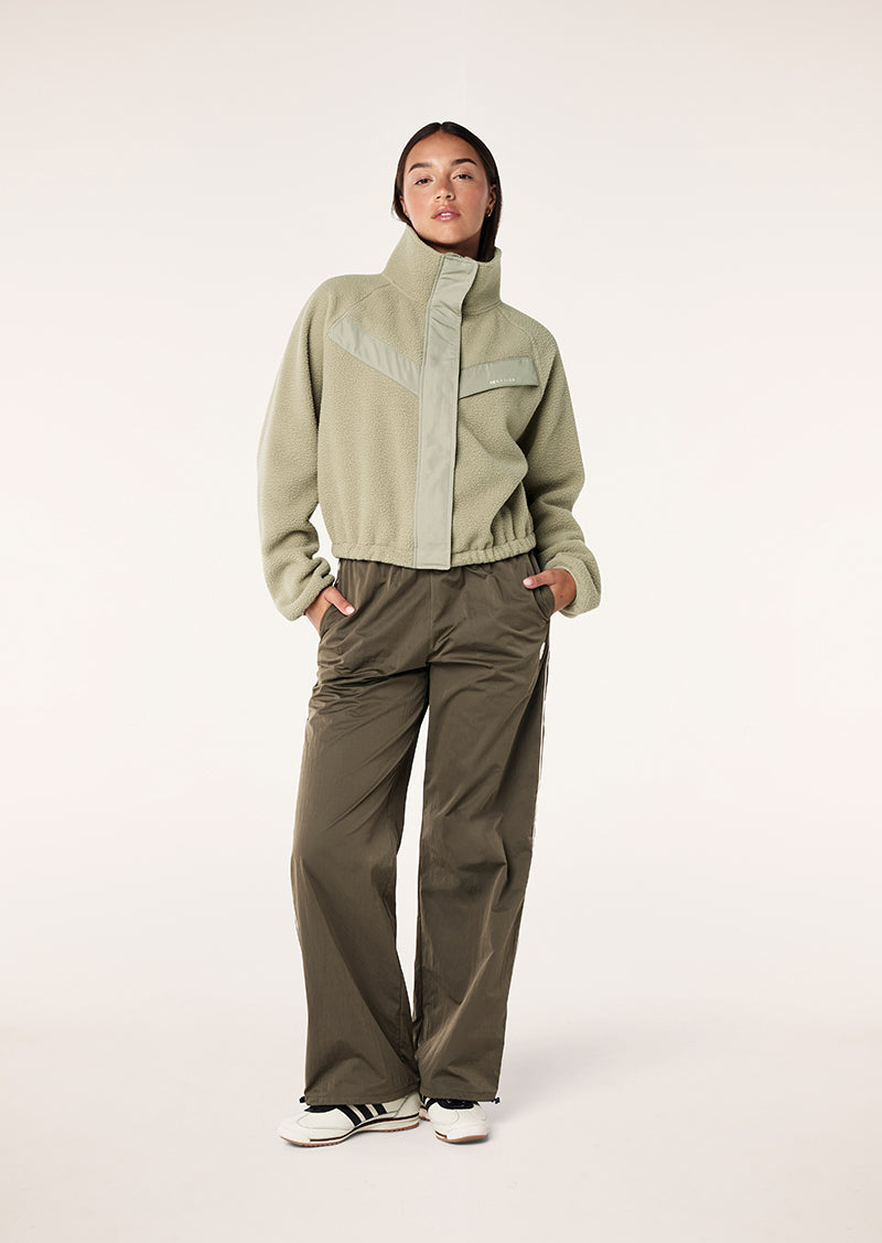 SHELTER-SHERPA-JACKET_251J095_OXFORD-TAN_039-R_1