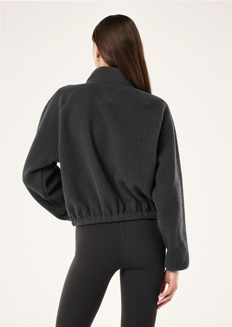 SHELTER-SHERPA-JACKET_251J095_SMOKESTONE-24_1