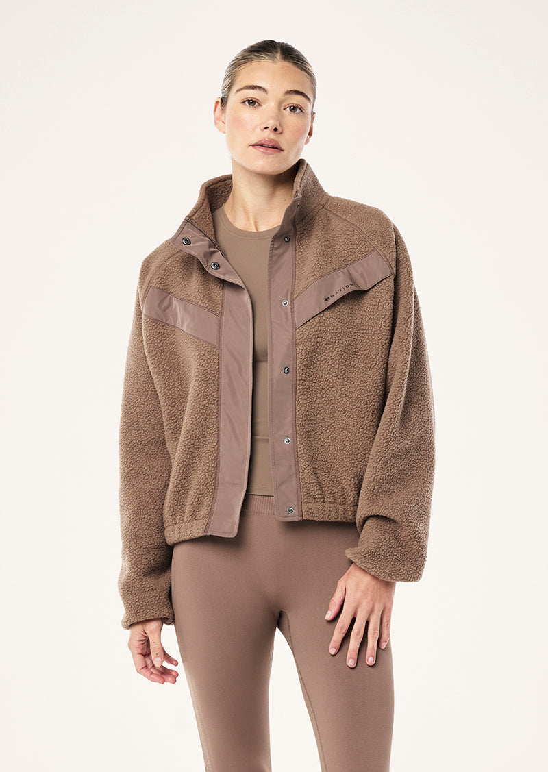 SHELTER+SHERPA+JACKET_251J095_FOSSIL-1485_1