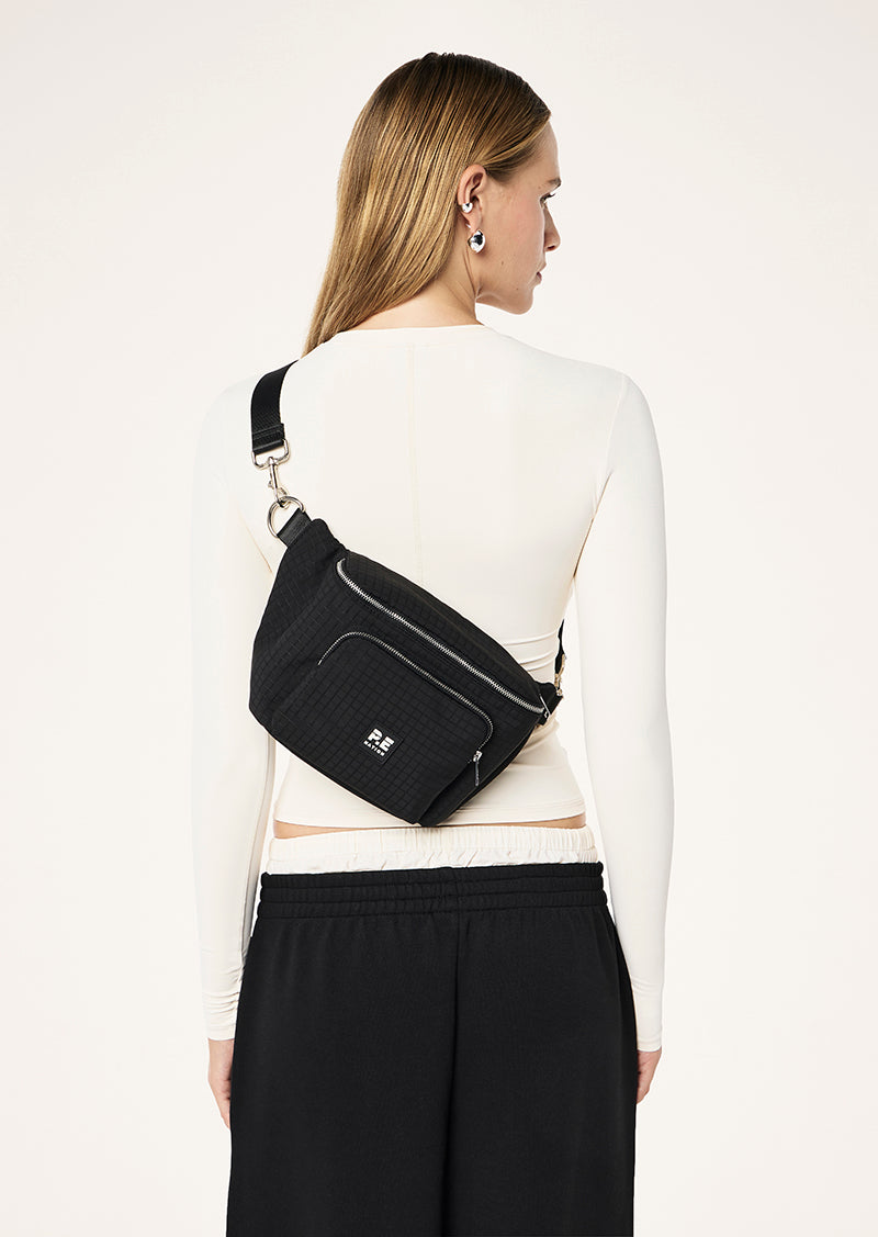 SIGNATURE CROSS BODY BAG IN BLACK BY P.E NATION, WOMEN'S ATHLEISURE CROSSBODY BAG