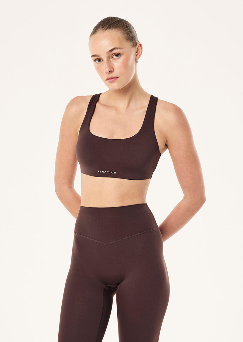SIGNATURE SCOOP SPORTS BRA IN DARK PLUM BY P.E NATION, WOMEN'S ATHLEISURE SPORTS BRAS