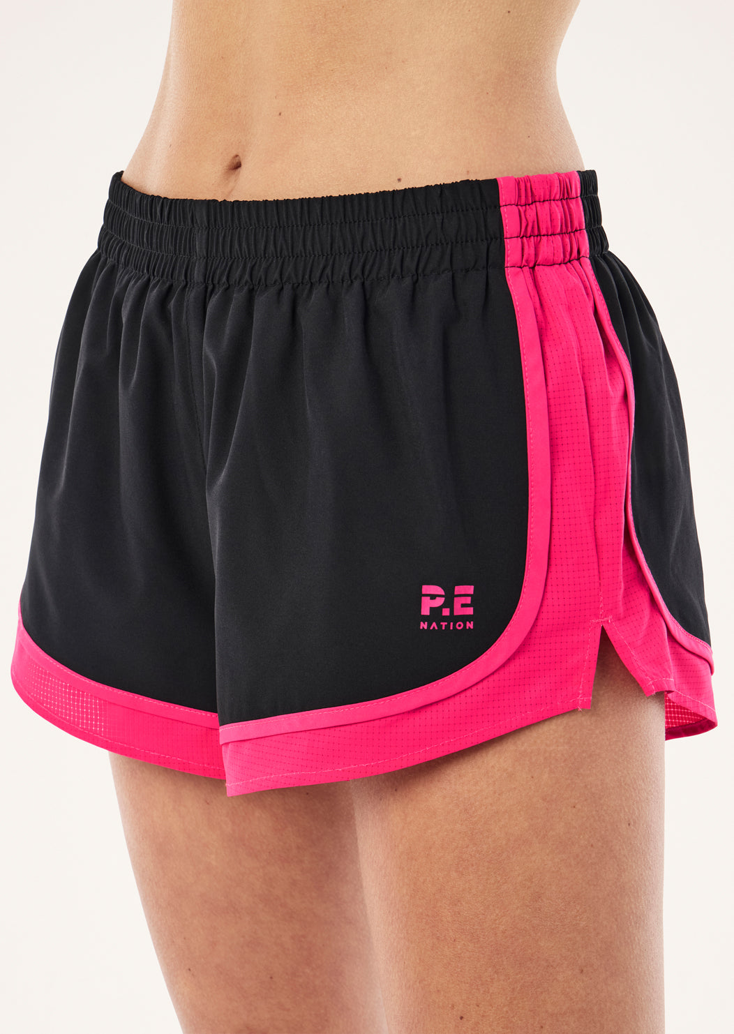 STRIDE+SHORT_262S005_BLACK-COSMO+PINK-049_1