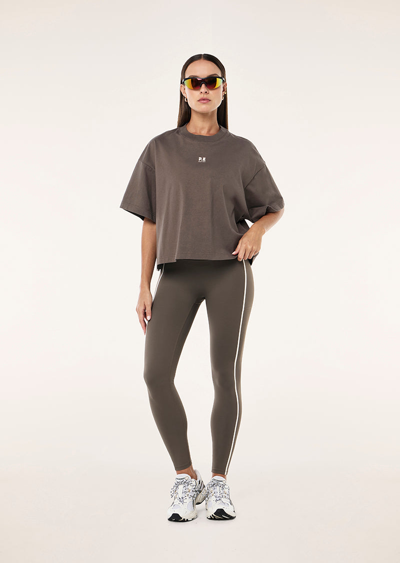 SUPERFINE TEE IN MAJOR BROWN BY P.E NATION, WOMEN'S ATHLEISURE TEES