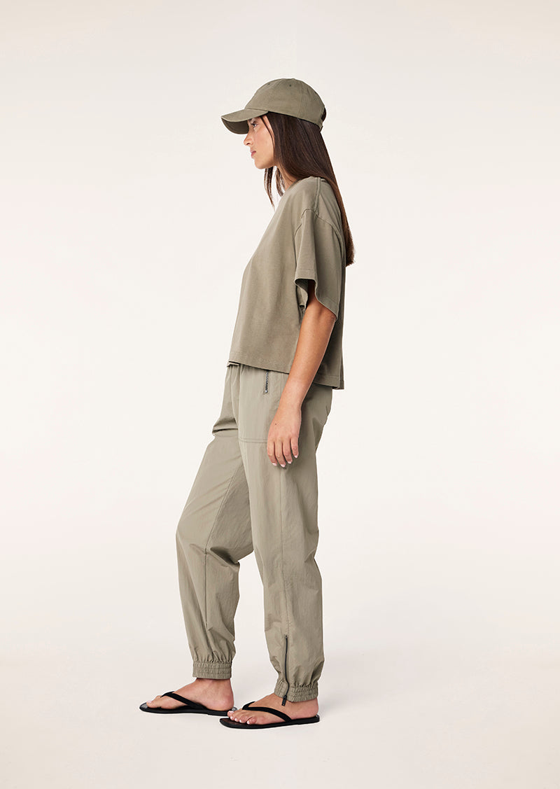 SUPERFINE+TEE_251T130_WASHED+SILVER+SAGE_050_1