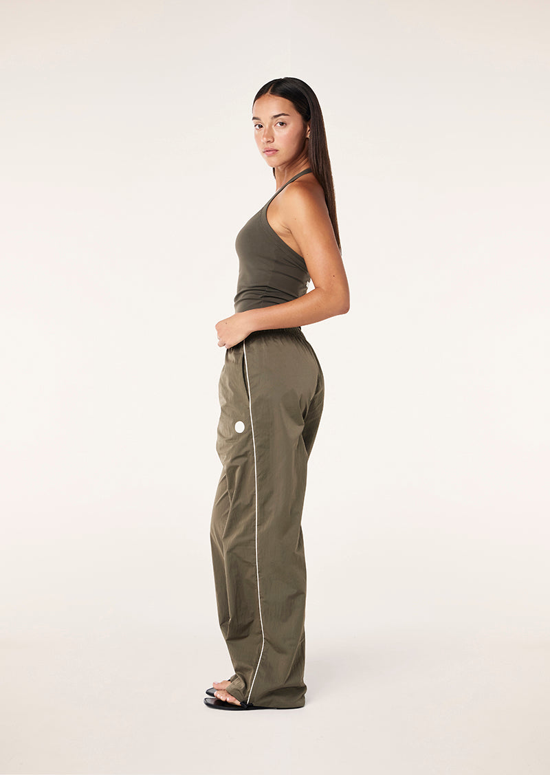 UNWIND+HALTER+TANK_251W039_TARMAC_2_057_1