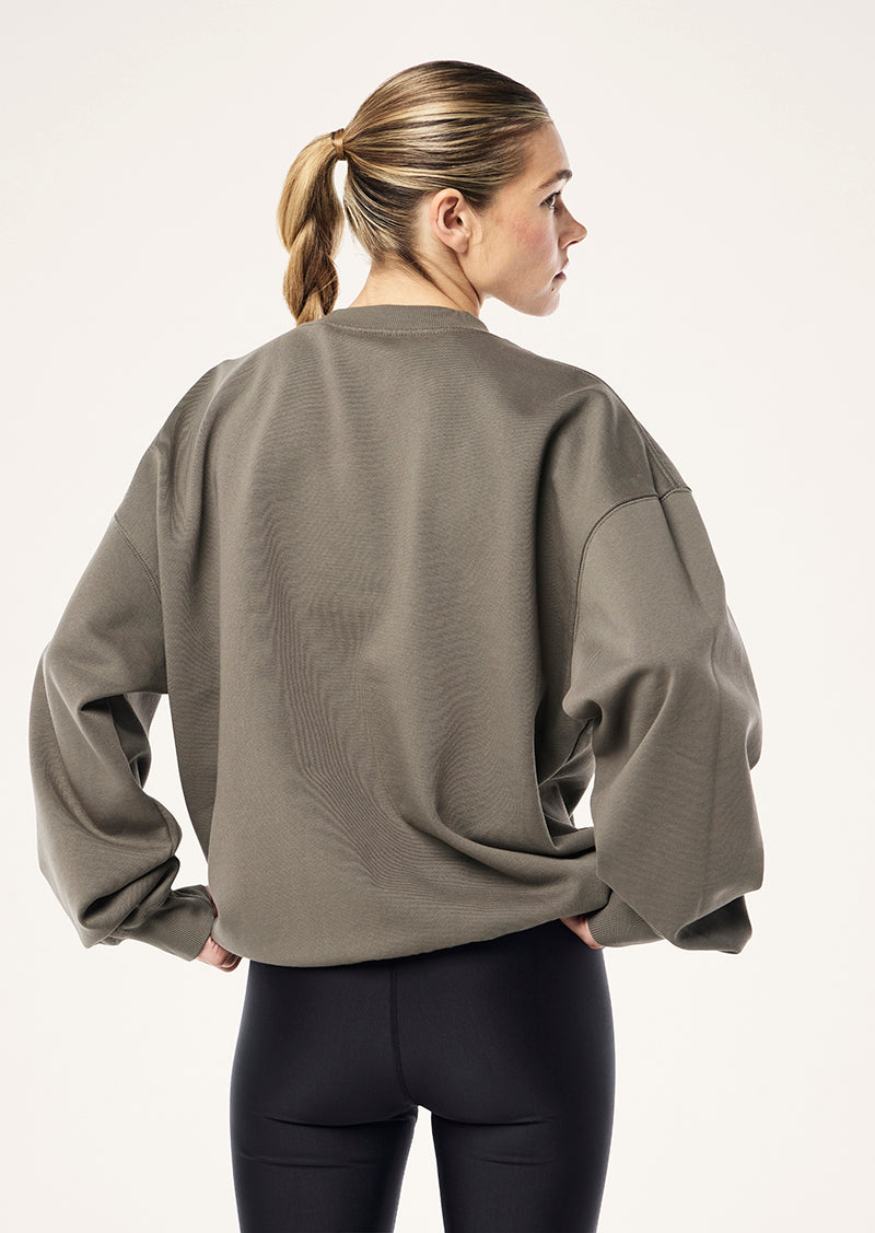 VOLUME+SWEAT_252F197_WASHED+DUSTY+OLIVE-3486_1