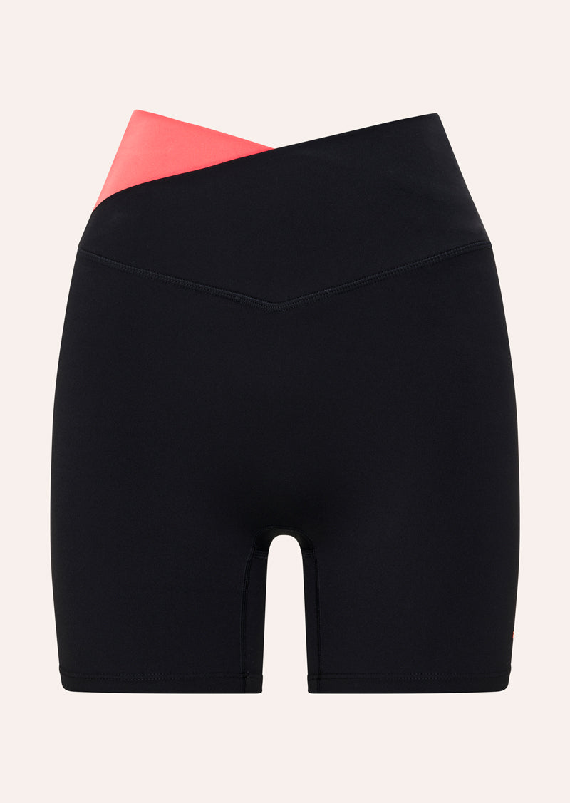 WANDER-5-INCH-BIKE-SHORT_252S235_BLACK--STRAWBERRY-G_1