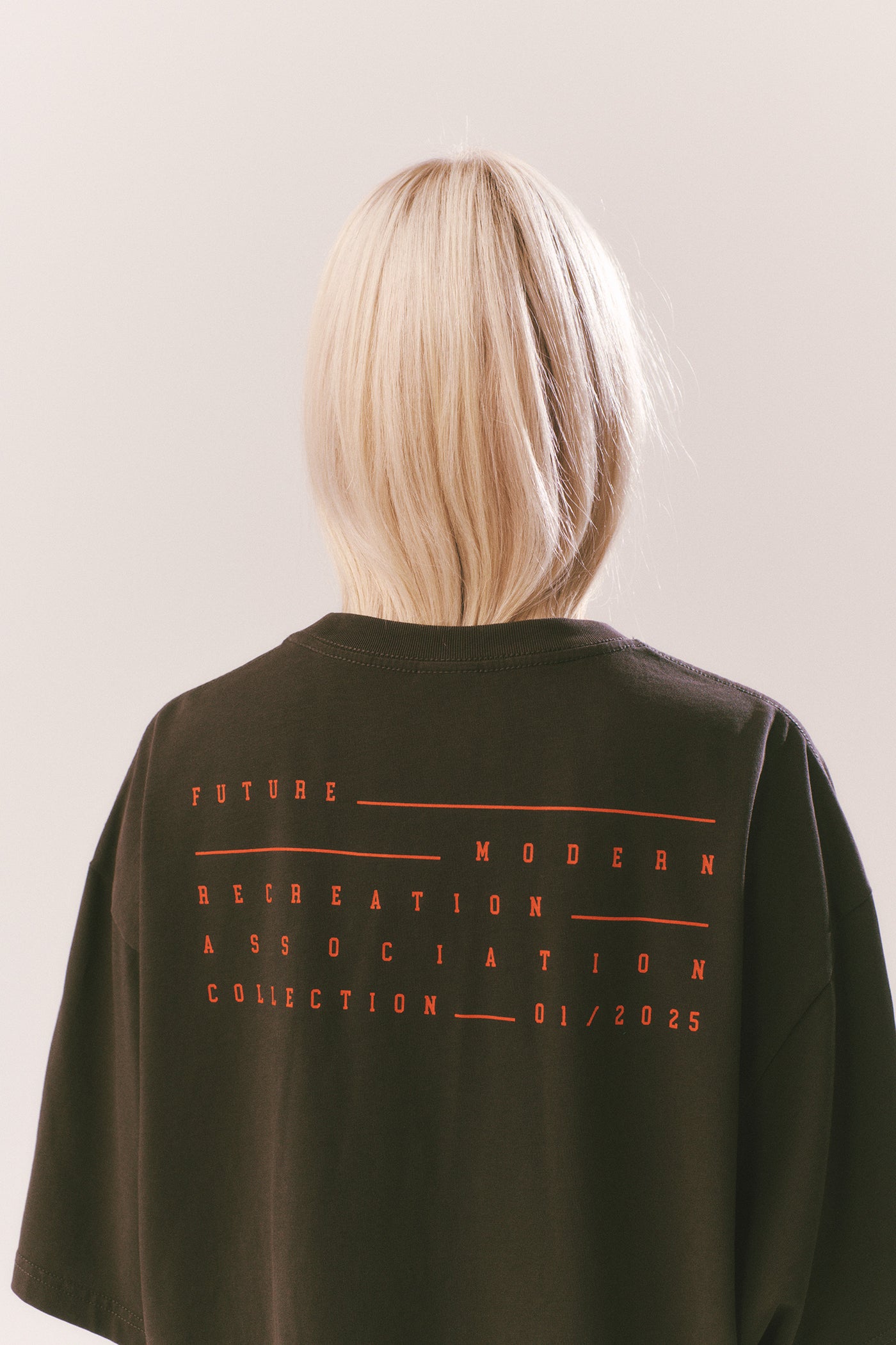 PLAYFIELD TEE IN WASHED BLACK