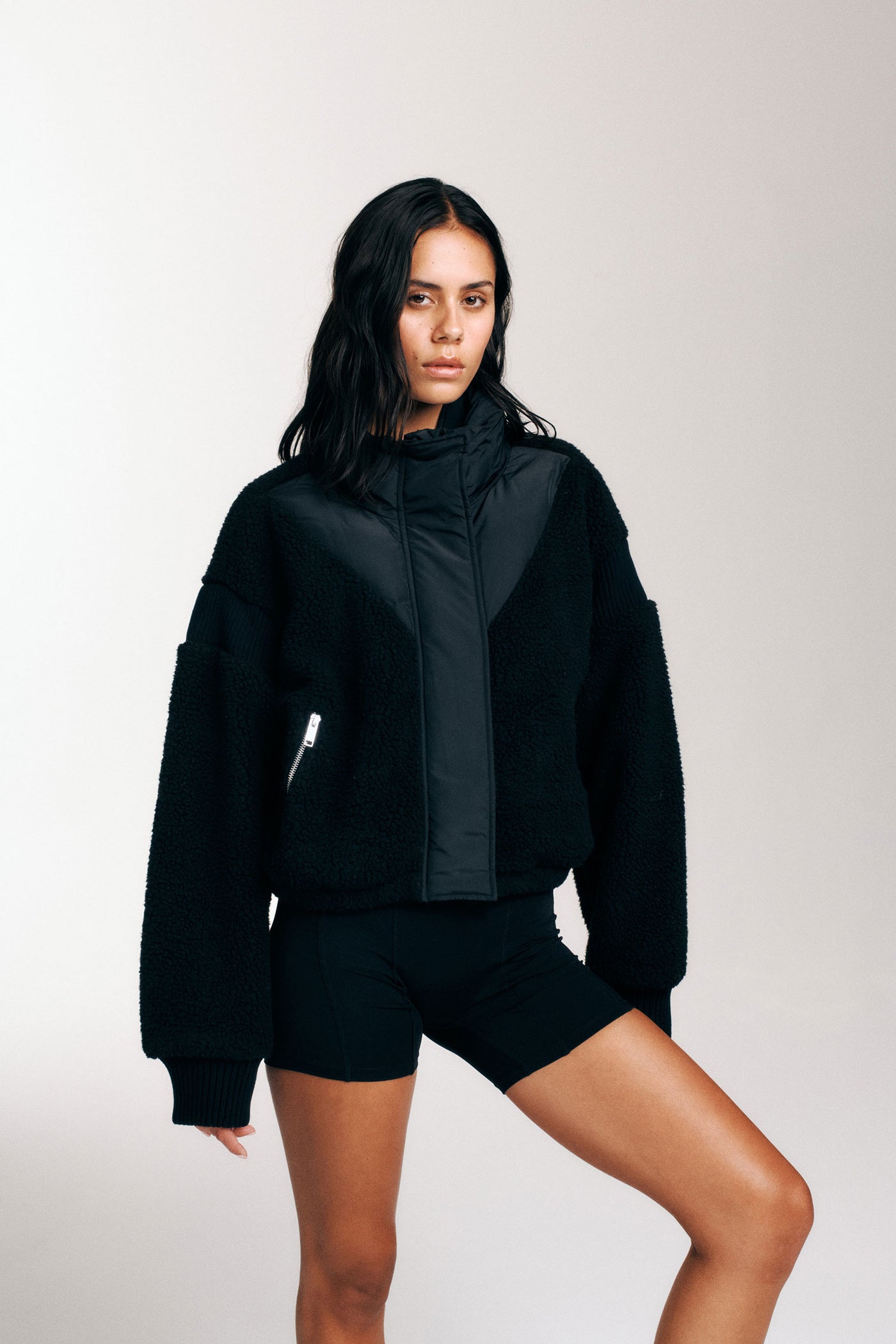DISTRICT CROP JACKET IN BLACK
