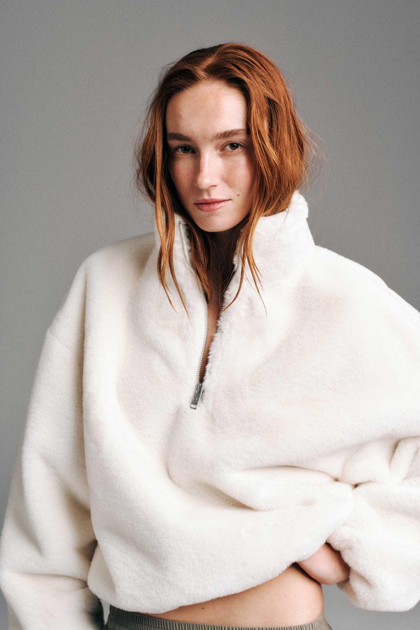 MONTEREY ZIP NECK SWEAT IN WHISPER WHITE