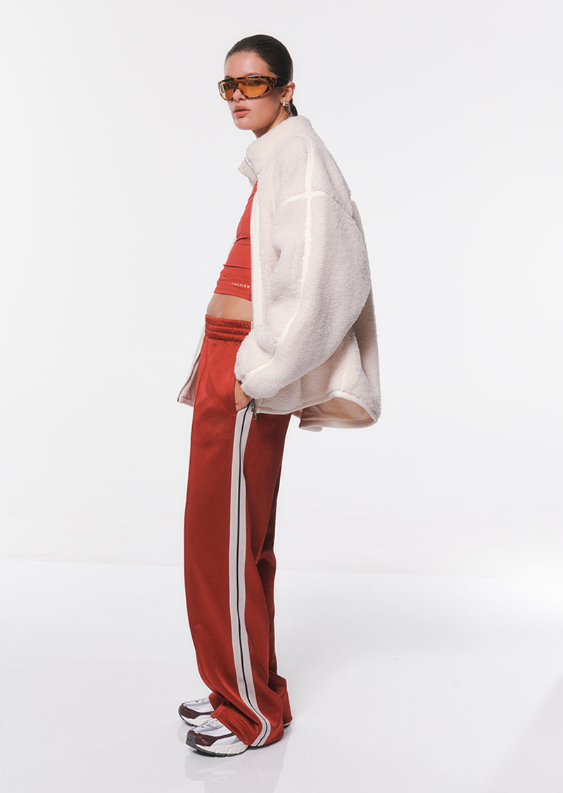 TRICOT TRACKPANT IN CHERRY