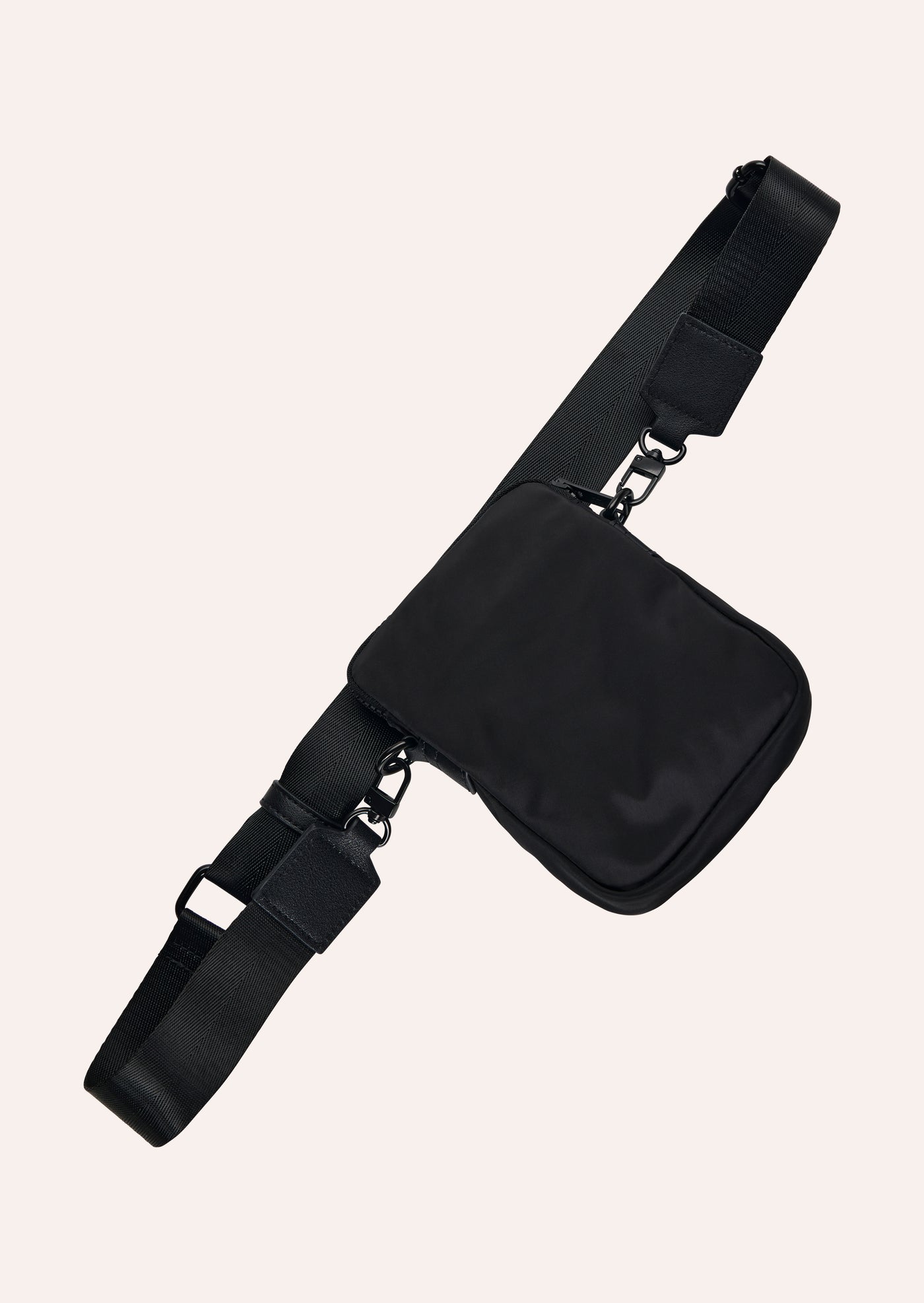 FUNDAMENTAL CROSS BODY BAG IN BLACK