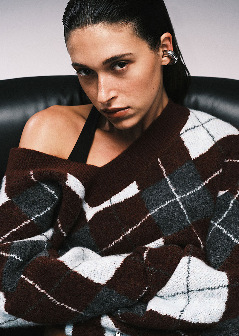 STREAMLINE V NECK KNIT IN BURGUNDY