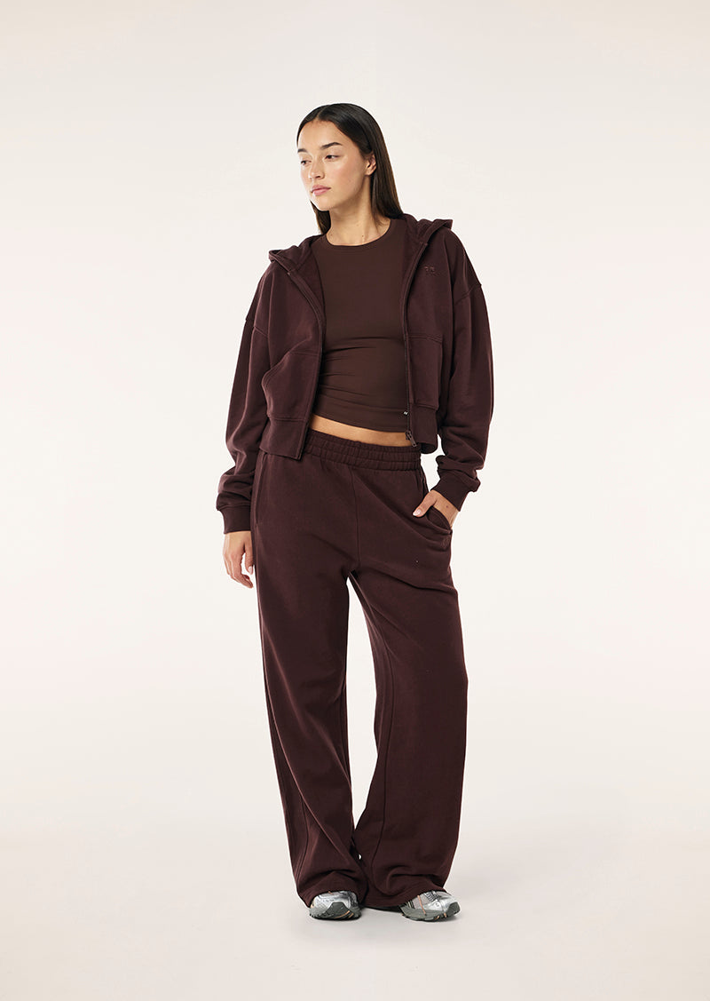 ADVENTURE TRACKPANT IN MAHOGANY