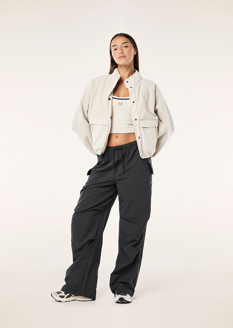 TECHNIQUE QUILT JACKET IN CLOUD