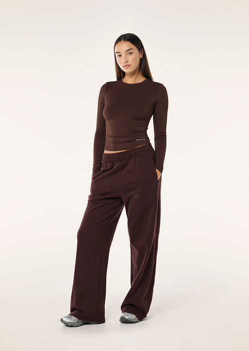 ADVENTURE TRACKPANT IN MAHOGANY