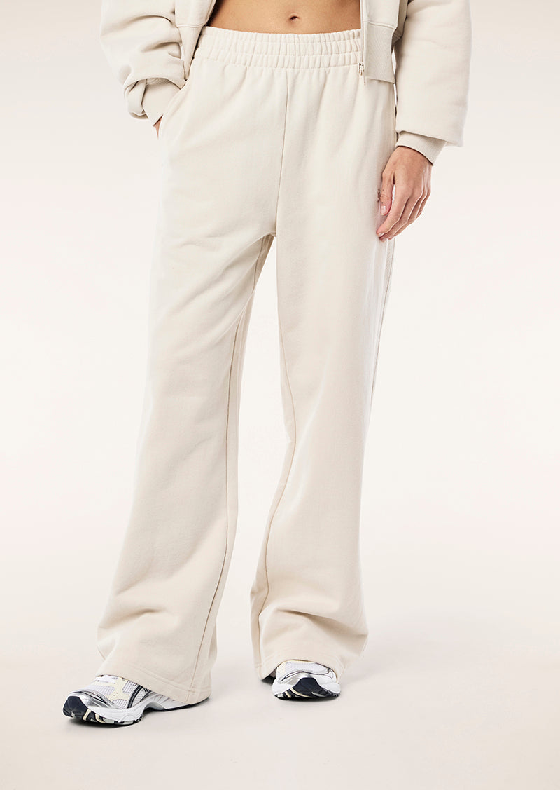 ADVENTURE TRACKPANT IN CLOUD