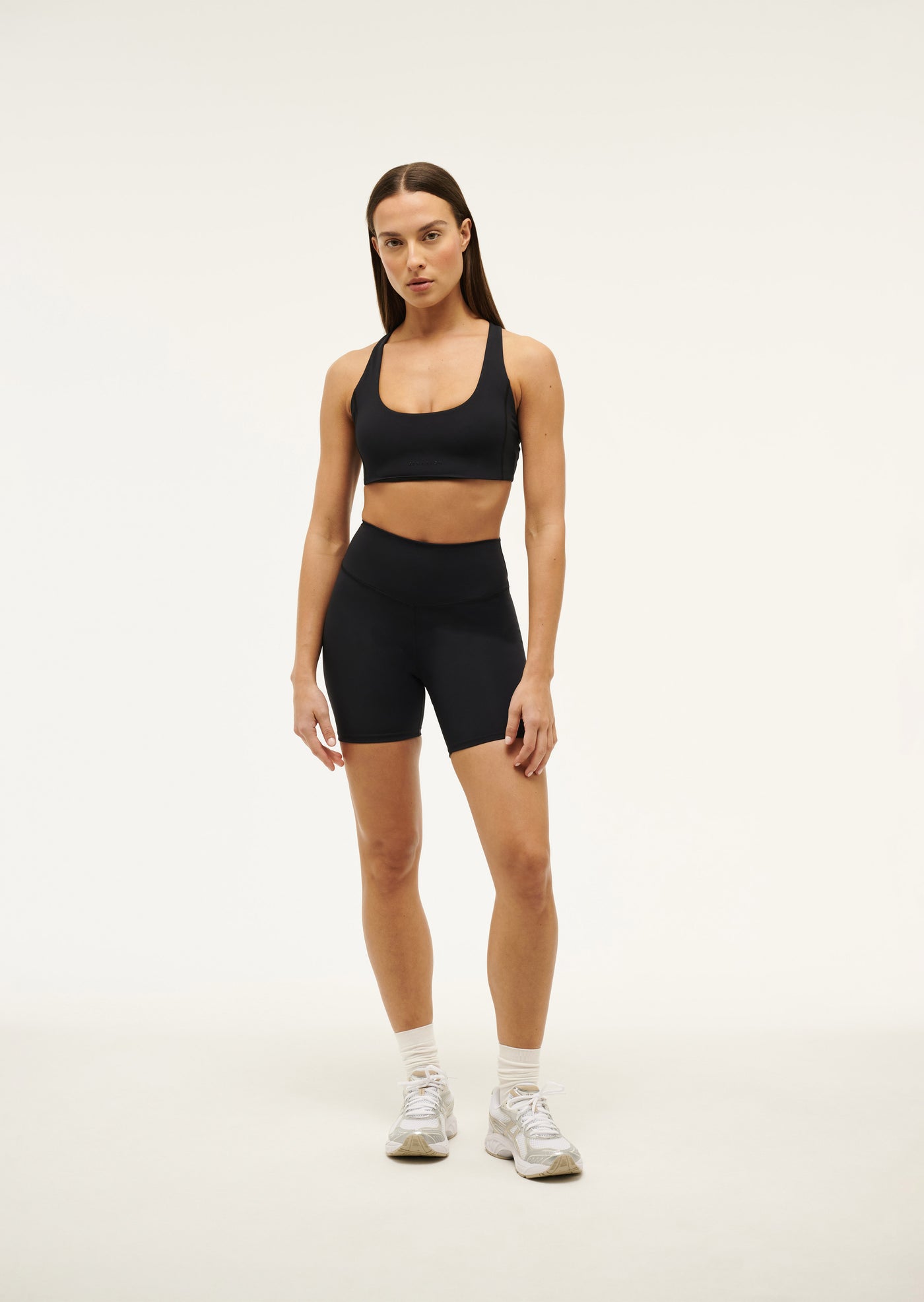 HYPERLUXE SPORTS BRA IN BLACK