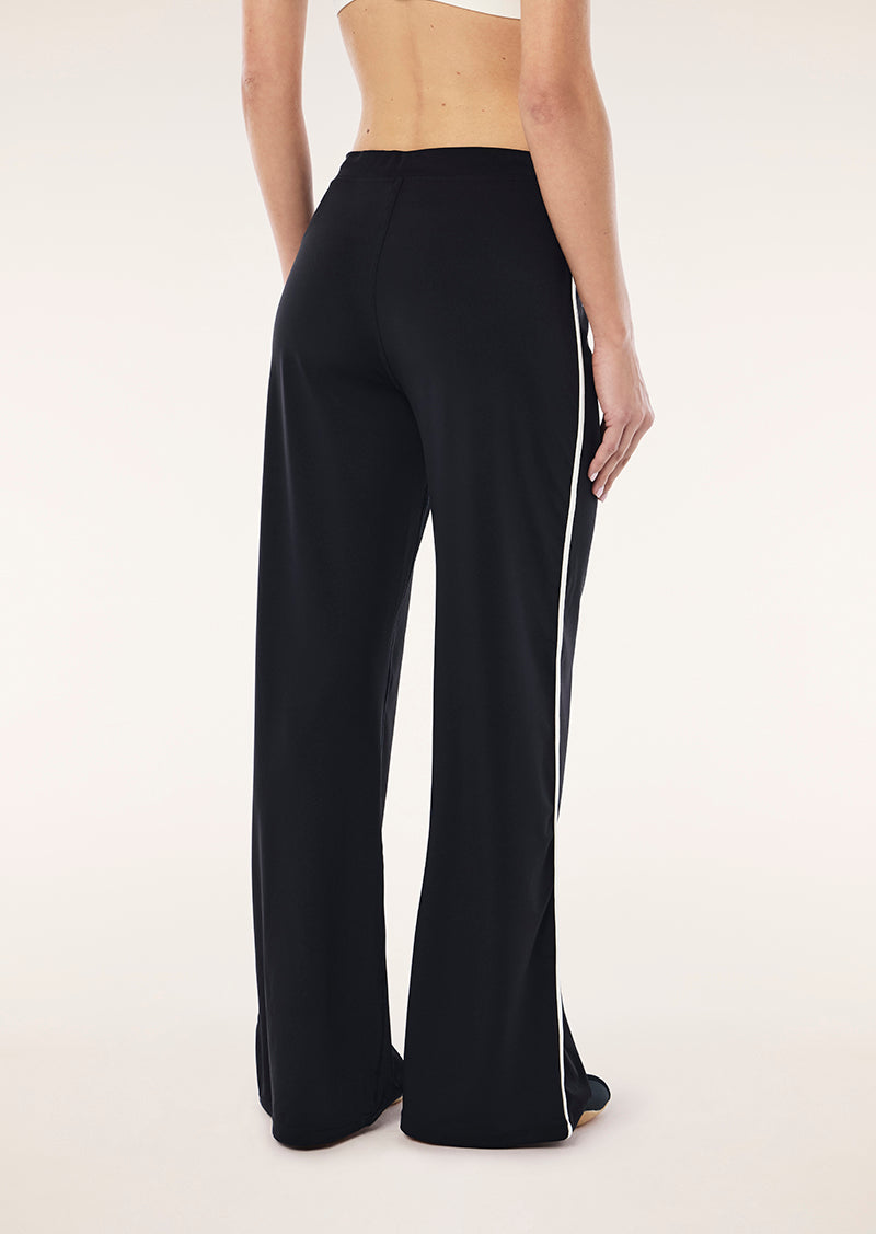 CASCADE+WIDE+LEG+LEGGING_264G189_BLACK+WHISPER+WHITE-032_1