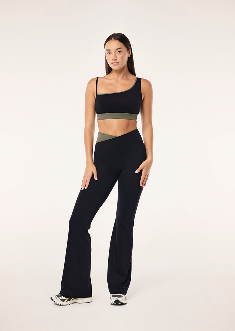CHELSEA SPORTS BRA IN BLACK