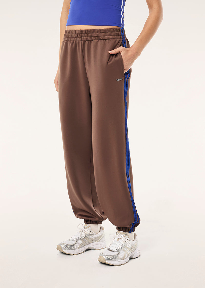 CLARITY+TRACK+PANT_263P034_MOCHA-1030_1