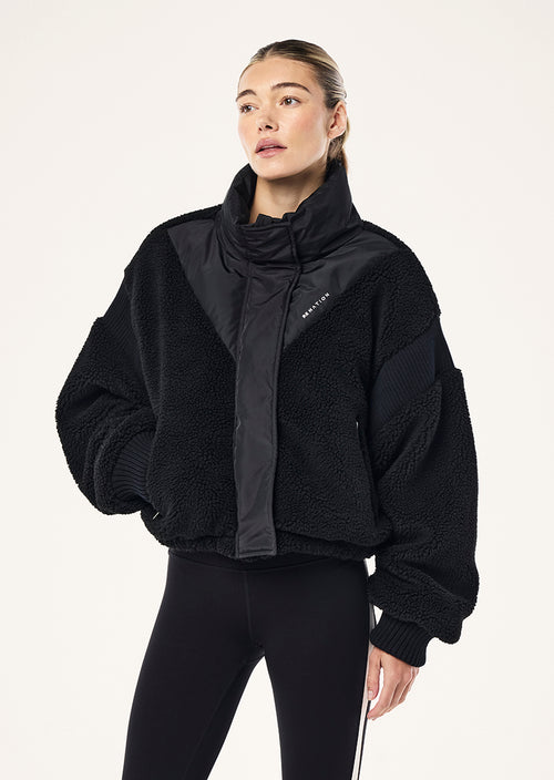 DISTRICT CROP JACKET IN BLACK