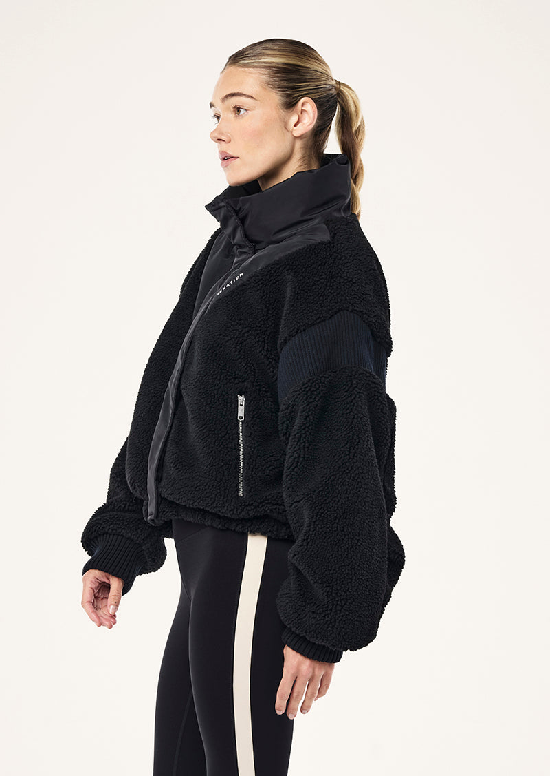 DISTRICT CROP JACKET IN BLACK