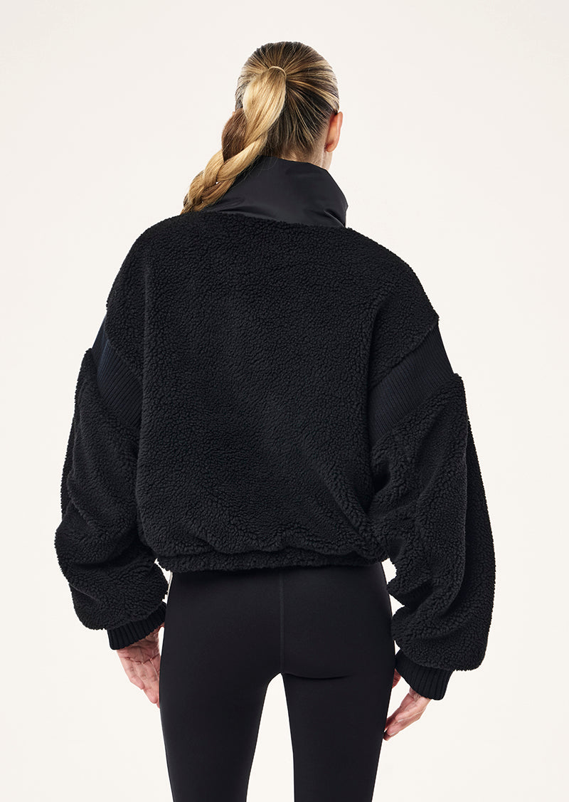 DISTRICT CROP JACKET IN BLACK